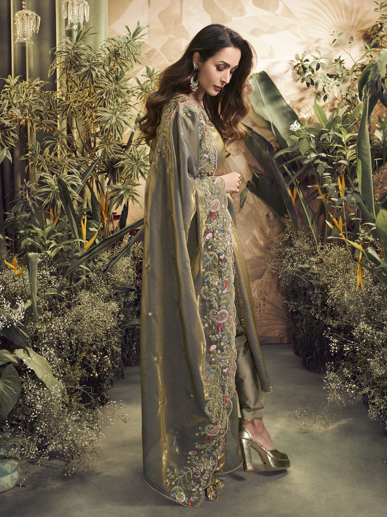 Malaika Arora Women Floral Embroidered Regular Kurta With Trousers & With Dupatta